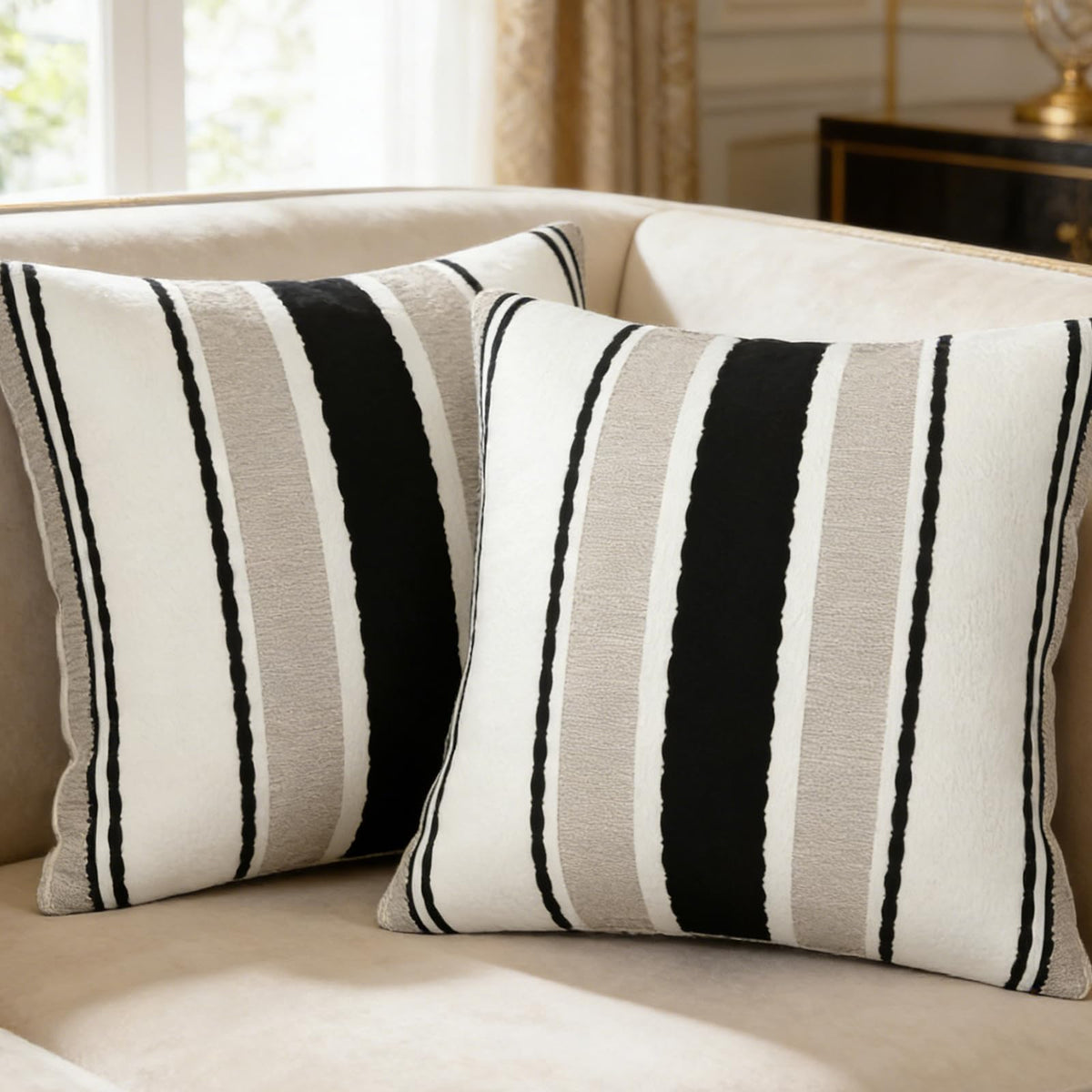 Pack of 2 Decorative Black White Throw Pillow Covers Checkerboard Luxury Super Soft Velvet Set Case Cushion for Couch Sofa Bedroom 20x20-Inch