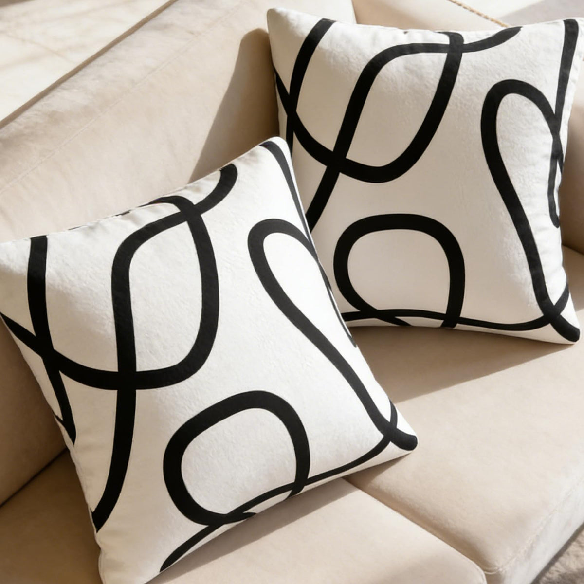 Pack of 2 Decorative Black White Throw Pillow Covers Checkerboard Luxury Super Soft Velvet Set Case Cushion for Couch Sofa Bedroom 20x20-Inch